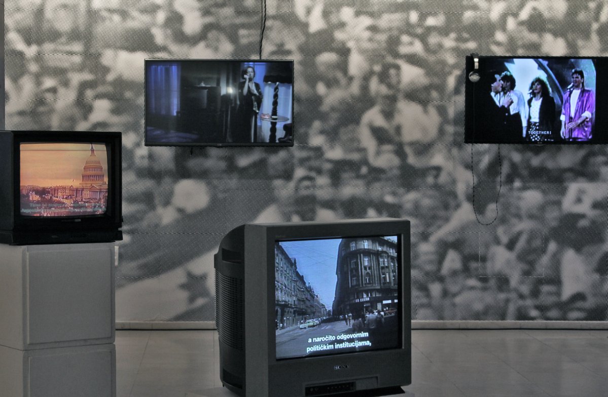 Deo postavke izložbe "Neimenovani fragmenti" u galeriji Doma kulture Studentski grad