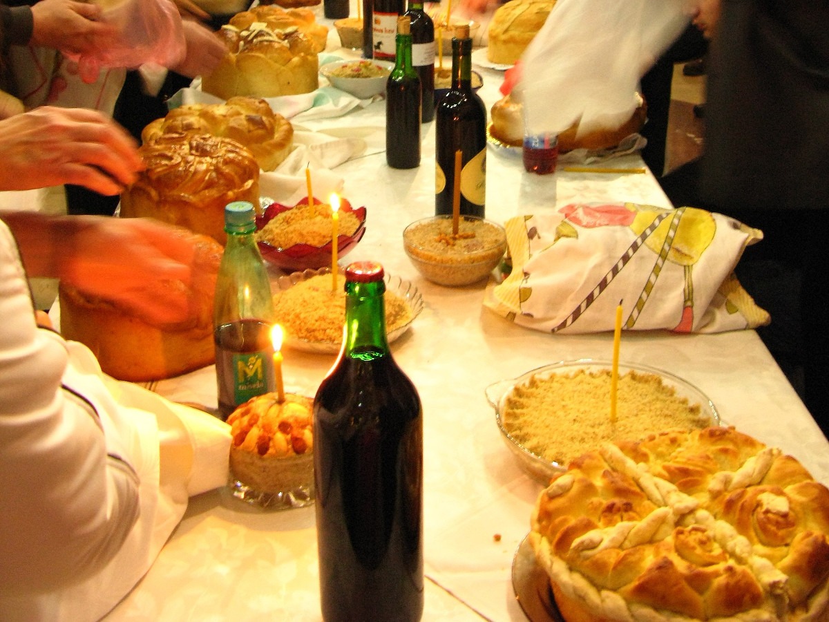 Osveštenje slavskih kolača; Foto: Petar Milošević / Wikimedia Commons