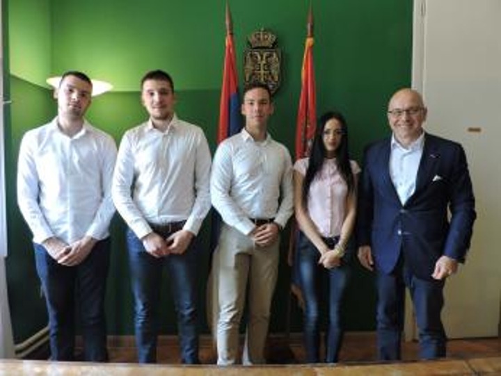 Ministar Vladan Vukosavljević sa predstavnicima neonacističke organizacije Alternativa; Izvor: kultura.gov.rs