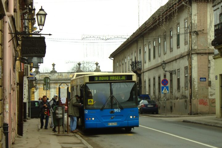 Štrajk upozorenja radnika javnog prevoza u Novom Sadu