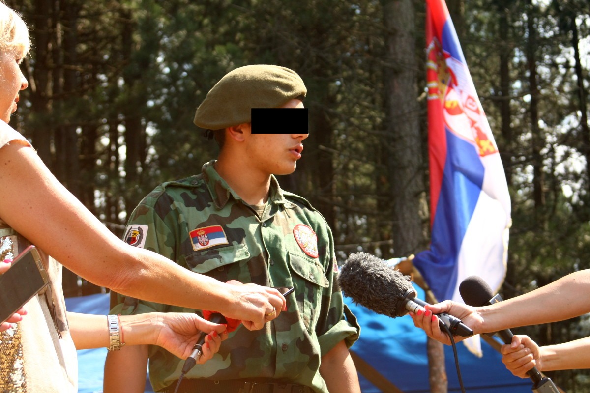 Jedan od učesnika kampa daje izjavu za medije; Foto: Marko Miletić / Mašina