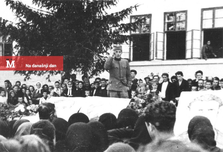 Komandir partizanske čete Slobodan Sekulić odaje poštu izginuiim borcima u Užicu 2.X. 1941. / Izvor: Wikipedia