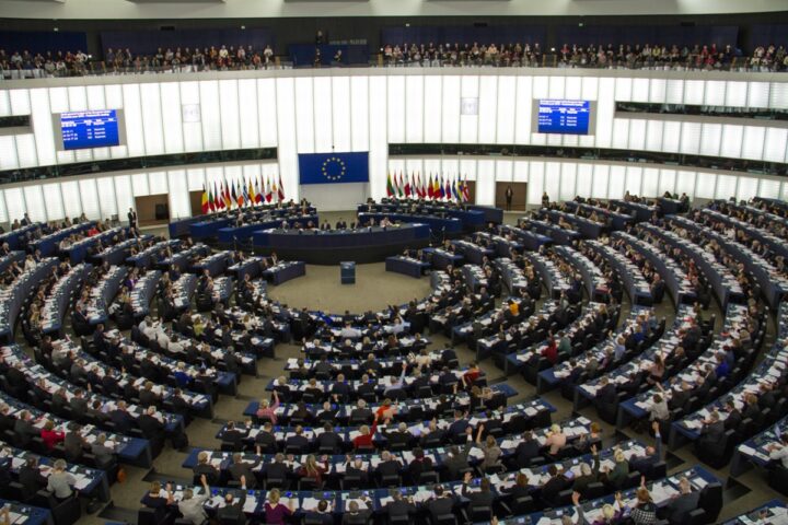 Kraj „velike koalicije“ u EU parlamentu. Jačanje desnice, dobri rezultati zelenih i liberala i slabljenje levice