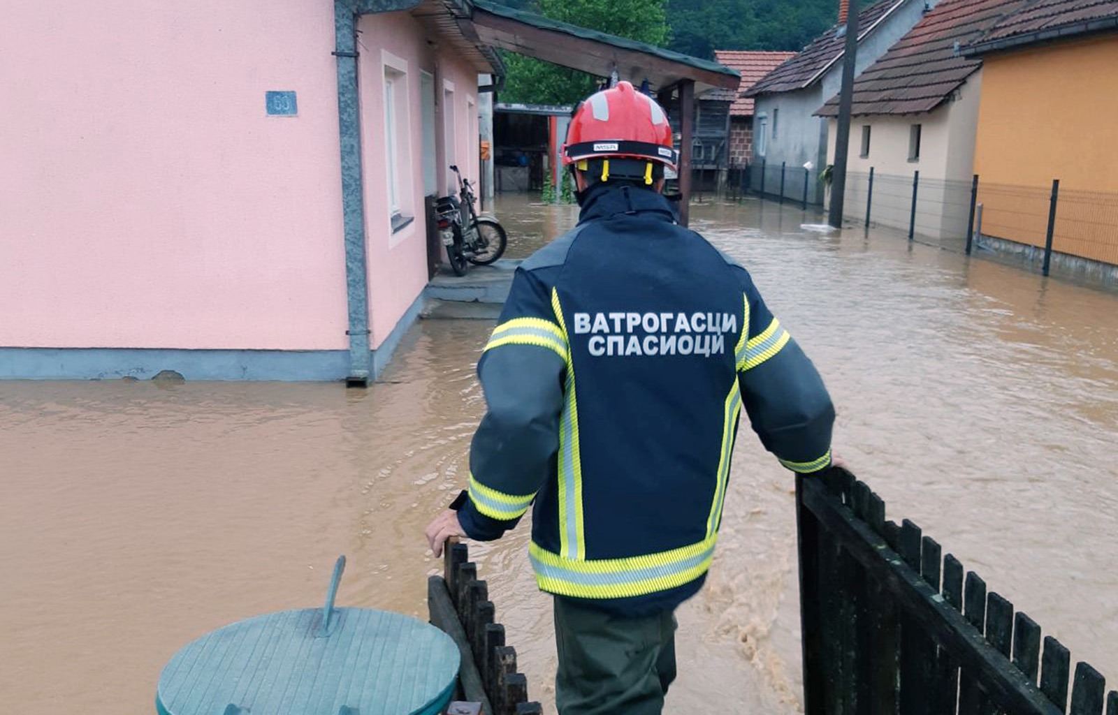 Zbog poplava uvedena vanredna situacija u većem broju opština u Srbiji