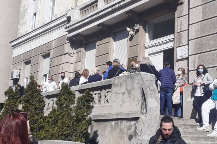 Skup podrške ispred Studentske poliklinike u Beogradu, 22. februar 2021; Foto: Jelena Lalatović / Mašina