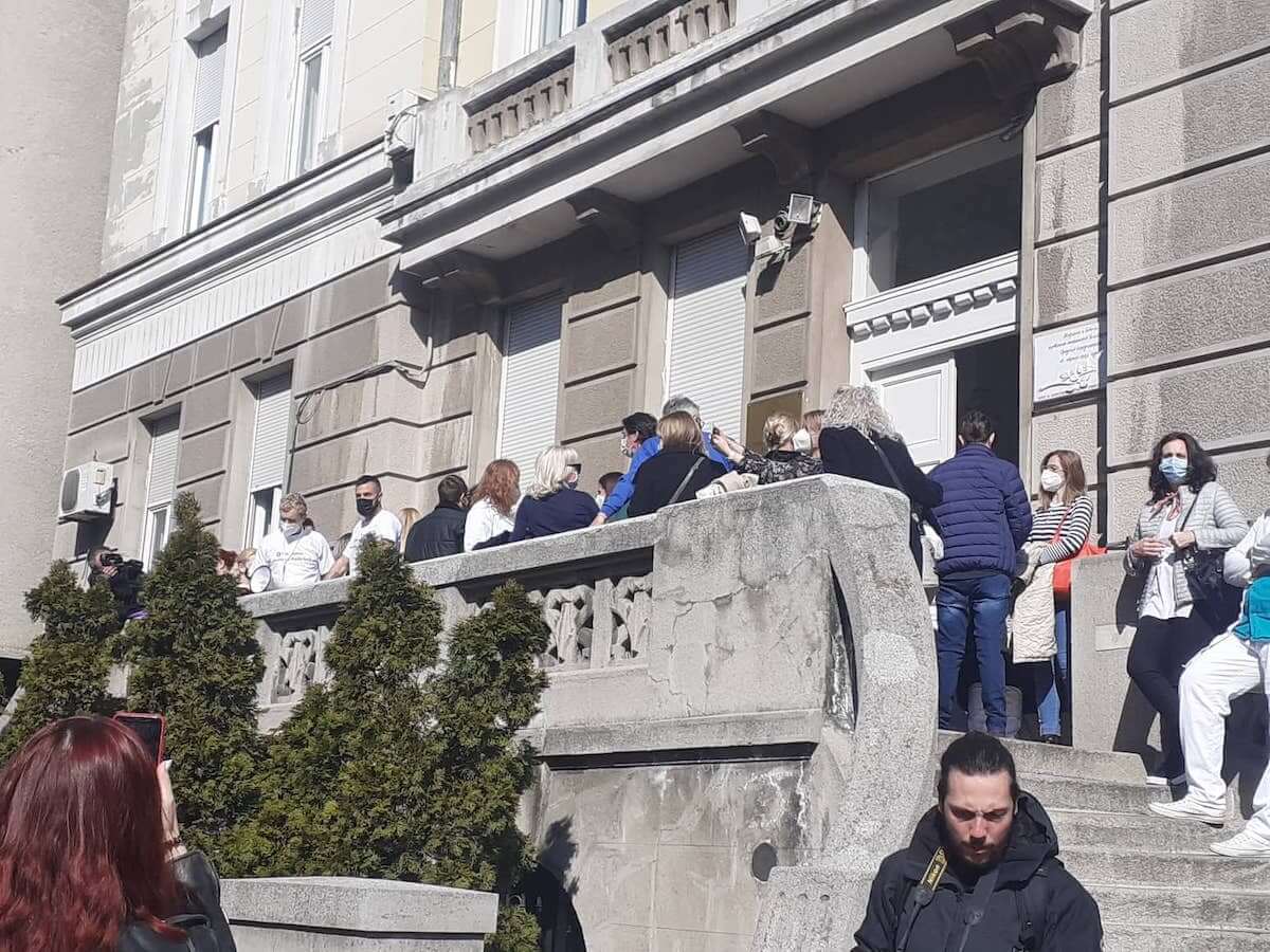 Skup podrške ispred Studentske poliklinike u Beogradu, 22. februar 2021; Foto: Jelena Lalatović / Mašina