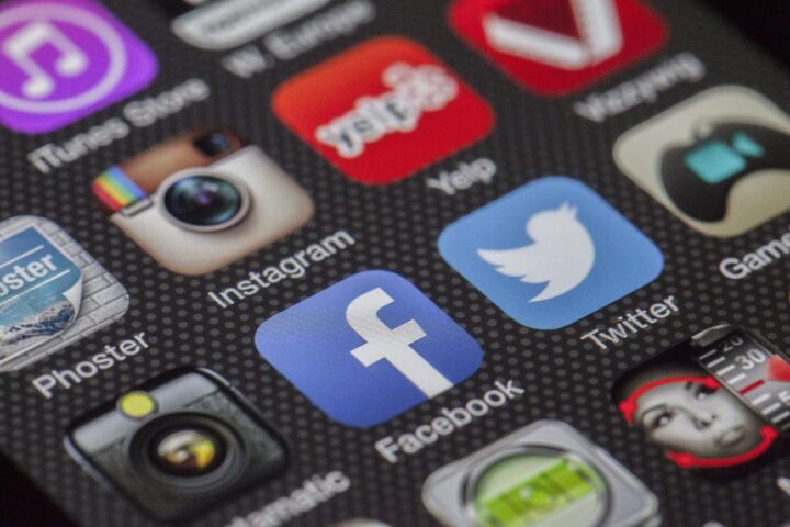 Proizvodnja saglasnosti ili apatije? Digitalni mediji i javno mnjenje u Srbiji