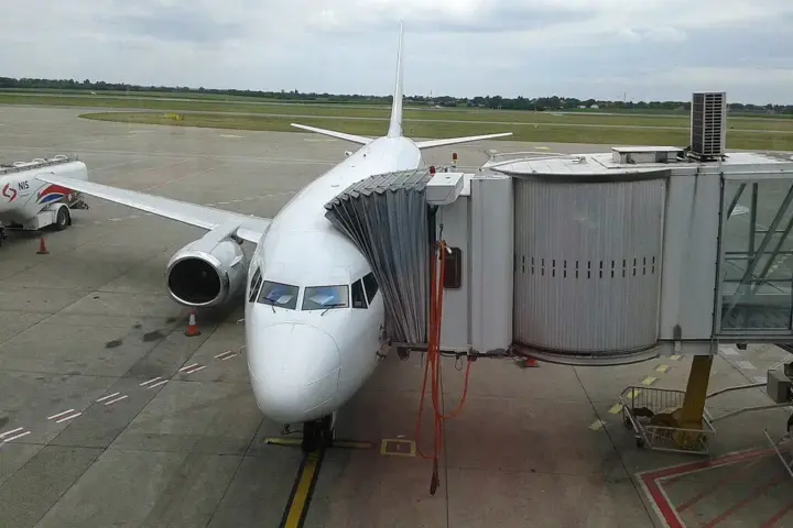 avion na beogradskom aerodromu