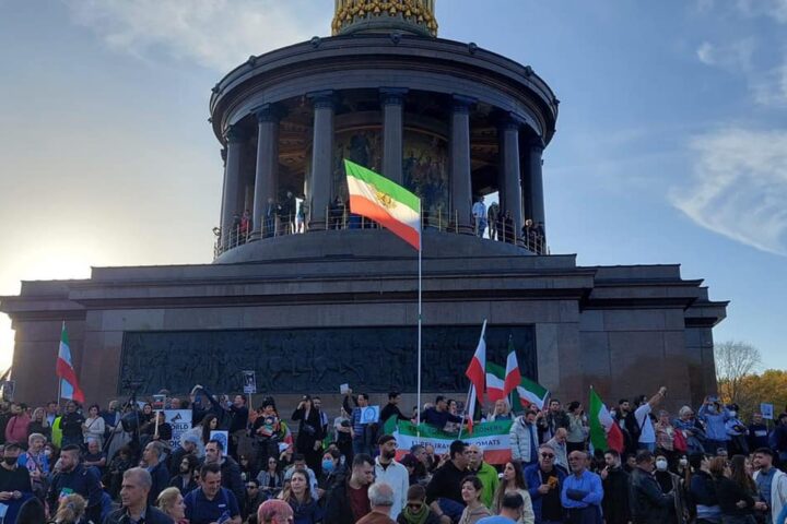 Protesti u Iranu: „Ono što nam je svima zajedničko je želja za svetlijom budućnošću i mogućnošću da izgradimo novi sistem u svojoj zemlji“