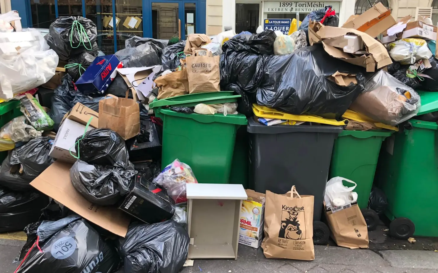 Radnici i danas blokiraju rafinerije, štrajkovi u Francuskoj se nastavljaju