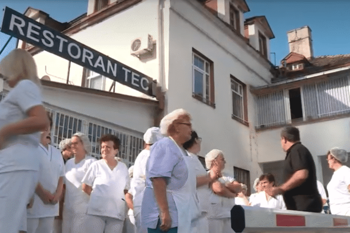 Radnice ispred TEC Kliničkog centra Srbije