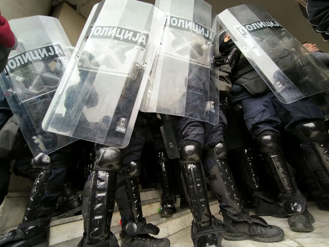 Policija ispred Skupštine Novog Sada; Foto: Mašina