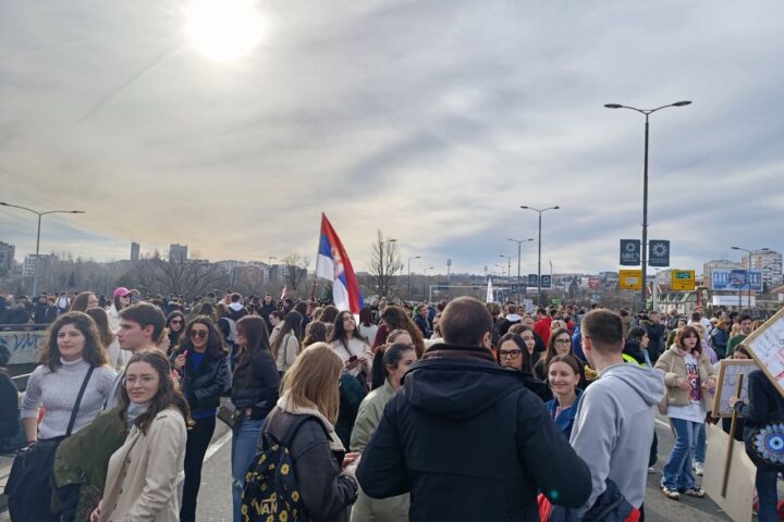 Studenti blokiraju Autokomandu; Foto: Mašina