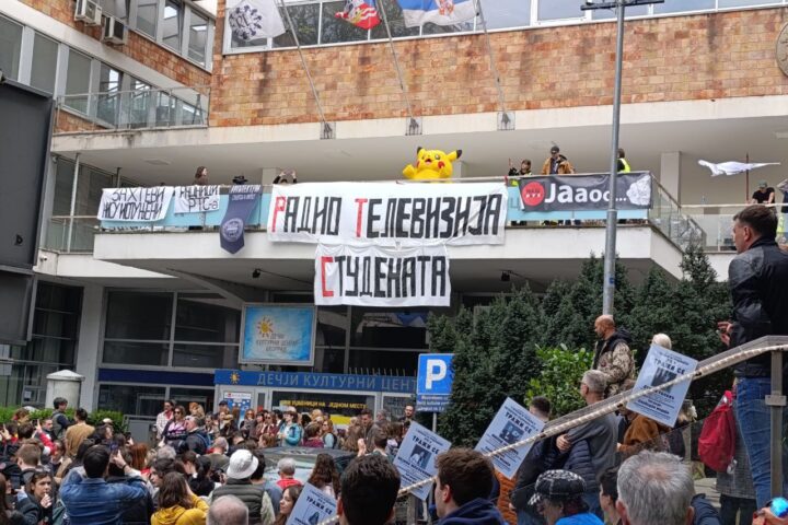 Blokada RTS-a; Foto: Mašina