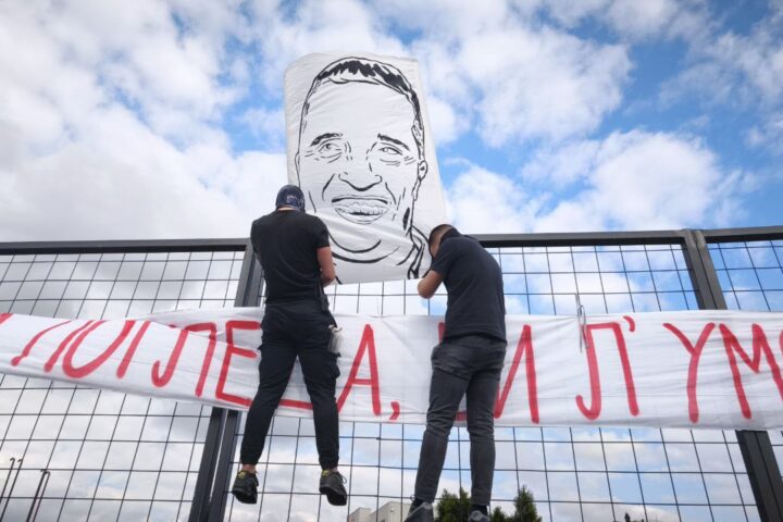 Protest ispred zgrade Informera