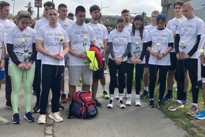 Štafetni maratonci kreću ka Briselu iz Novog Sada; Foto: Milja Vrsajkov