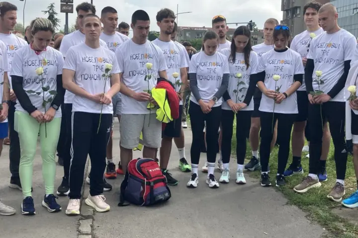 Štafetni maratonci kreću ka Briselu iz Novog Sada; Foto: Milja Vrsajkov