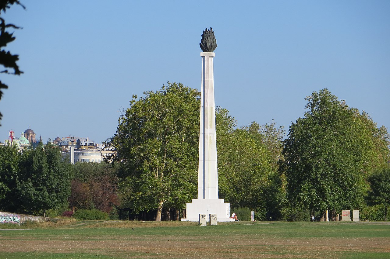 Spomenik Večna vatra u Parku prijateljstva; Foto: Mister No / Wikimedia Commons