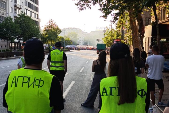 Protest u Beogradu 28. jun, dve perspektive.