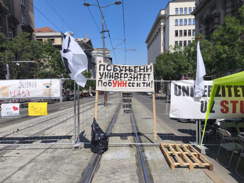 Večeras skup ispred Vlade Srbije: Manifest akademske zajednice, govori i muzički program
