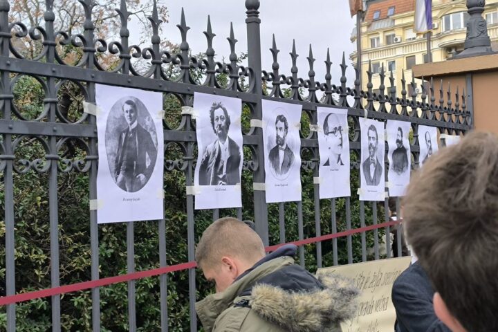 Protest ispred Jovine gimnazije