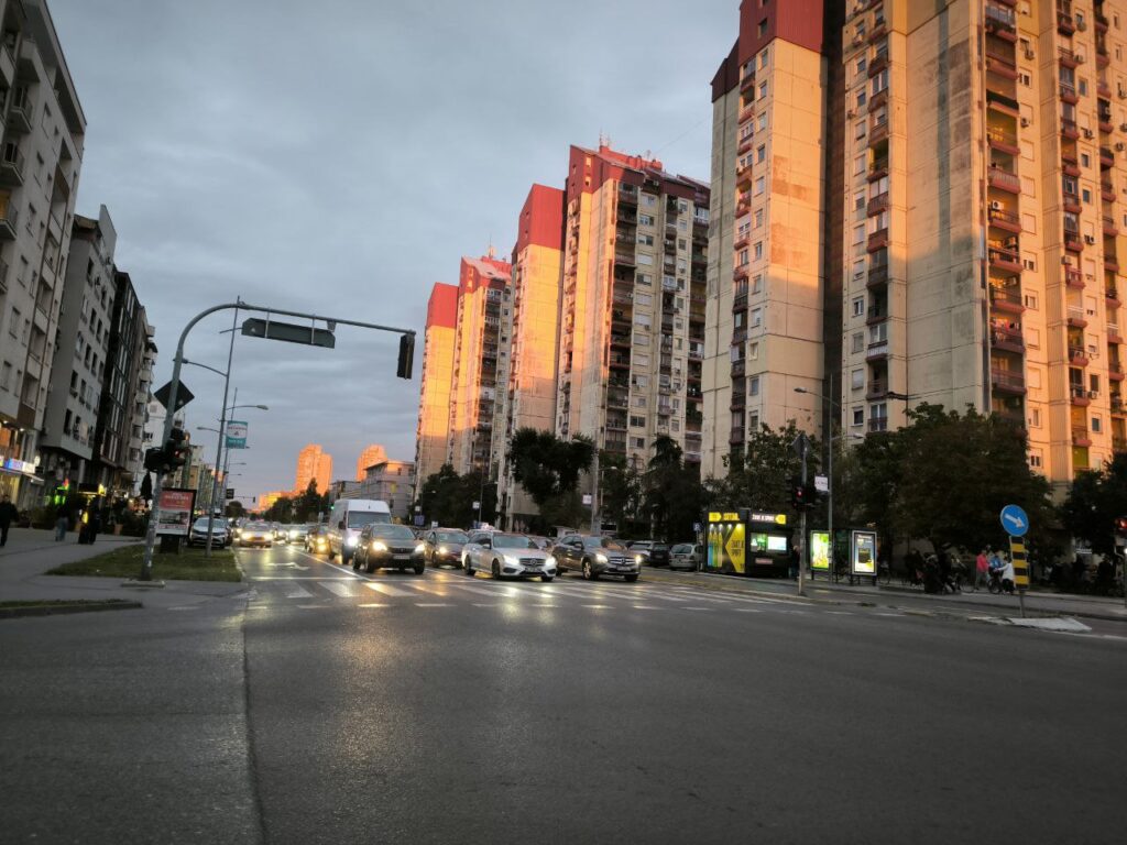 Visoka spratnost, manjak zelenila, upitno tlo za gradnju: Šta su sve primedbe na planirano uređenje dela priobalja u Novom Sadu?