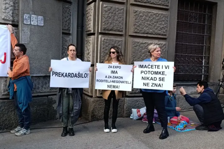 Protest za Zakon roditelj-negovatelj; Foto: Mašina