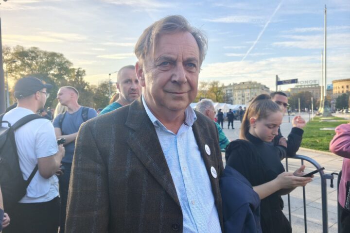 Tihomir Stanić ispred Narodne skupštine