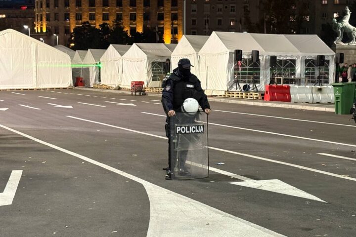 Šatorsko naselje ispred Narodne skupštine
