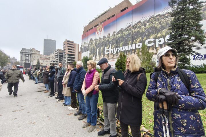 Živi zid oko Generalštaba