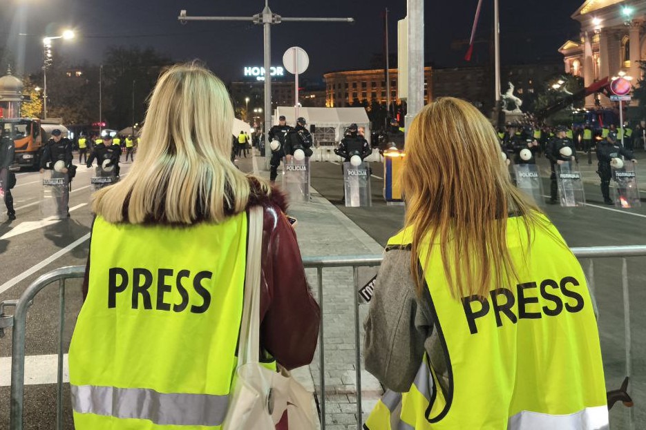 Istraživanje Rojtersovog instituta: Publika nagrađuje Mašinu i druge nezavisne medije zbog izveštavanja o korupciji i protestima
