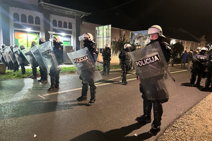 Kordoni policije u Sečnju nakon zatvaranja biračkih mesta