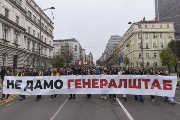 Protest ispred Generalštaba; Foto: Mašina.