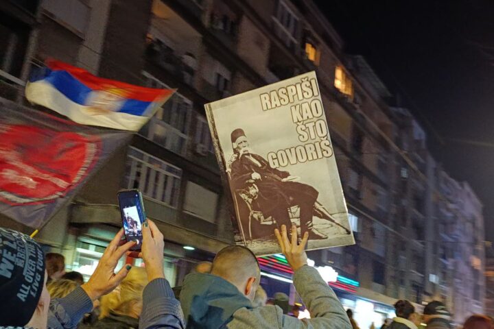 Transparent na studentskom protestu