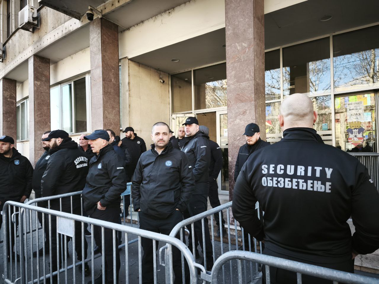 Obezbeđenje ispred Skupštine grada Beograda