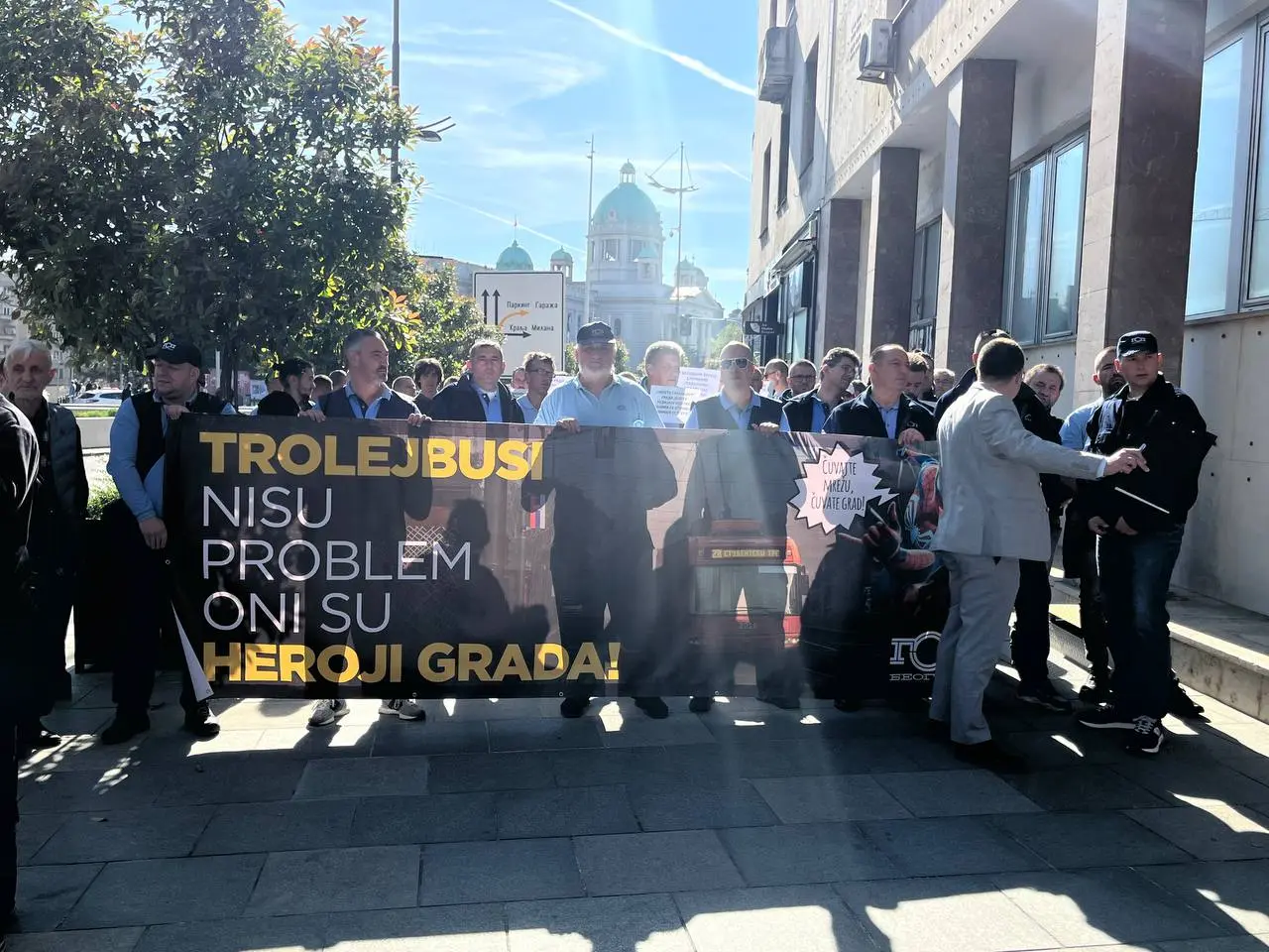 Trolejbusi nisu problem, protest ispred Skupštine grada