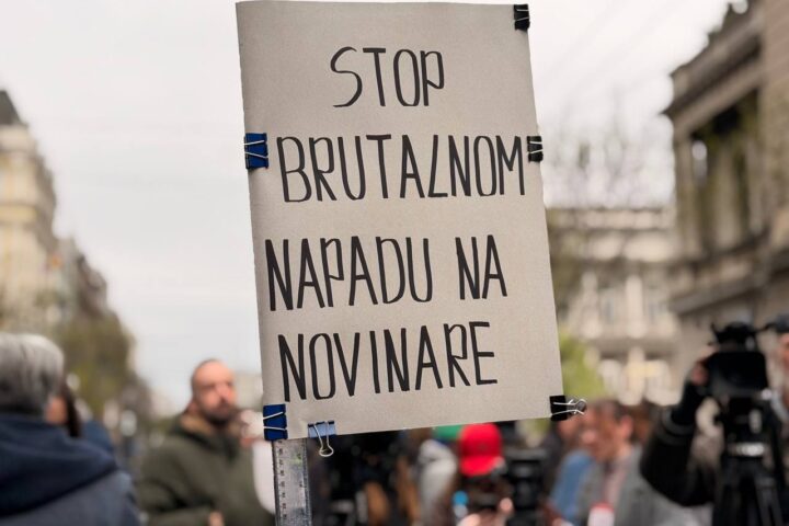 Transparent Stop brutalnom napadu na novinare