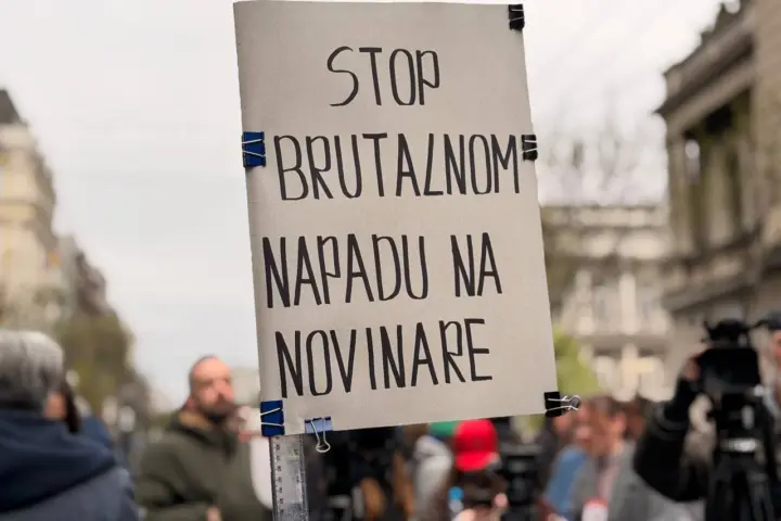 Transparent Stop brutalnom napadu na novinare