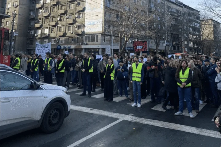 16 minuta tišine