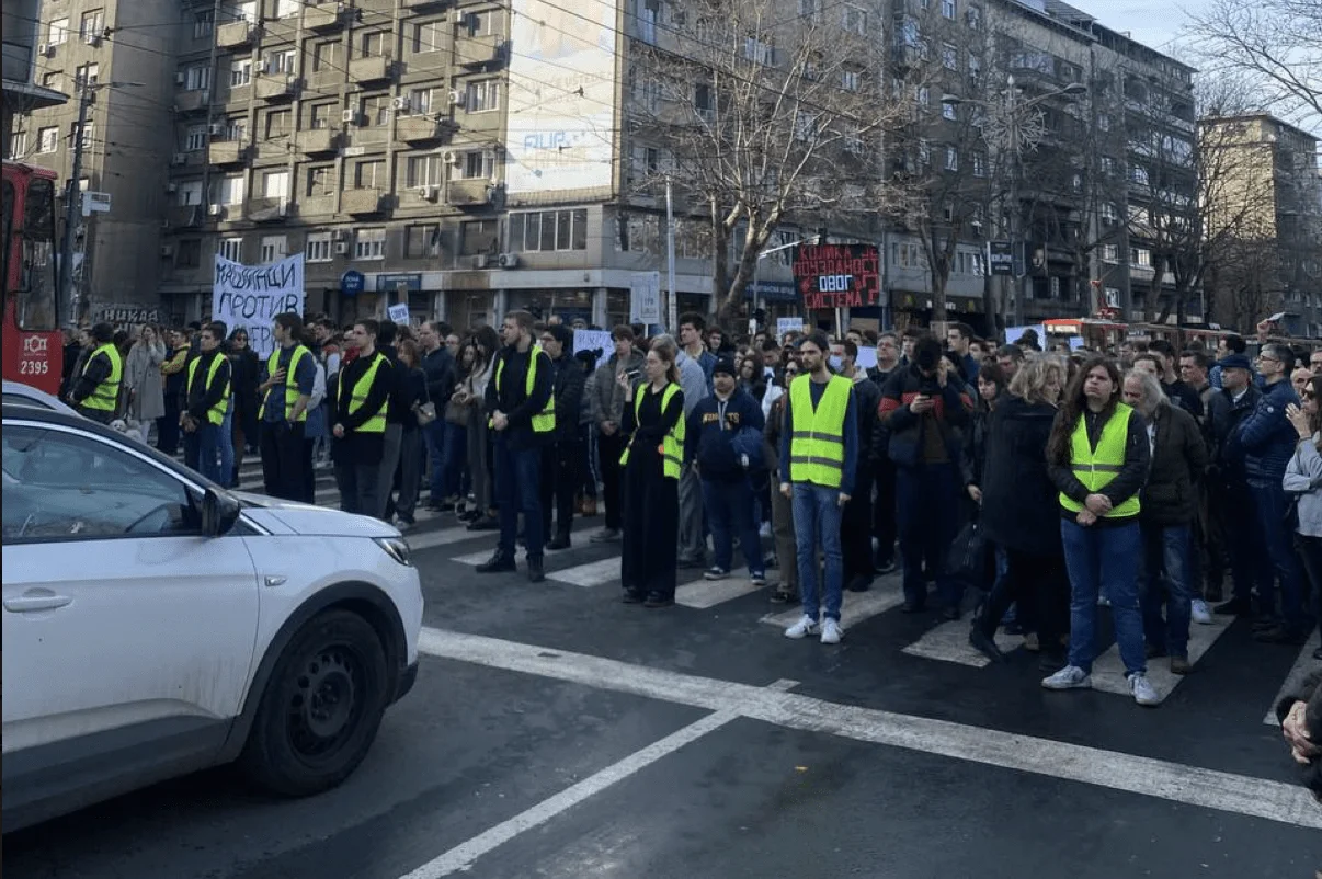 16 minuta tišine