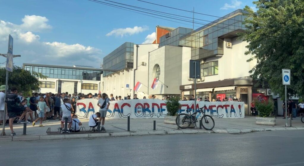 „Ekstremna desnica nije marginalna“: Kakav je trenutni položaj i uloga desnice u svetu i u Srbiji?