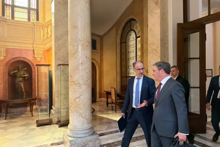 Premijer Đuro Macut dolazi na zasedanje Narodne skupštine