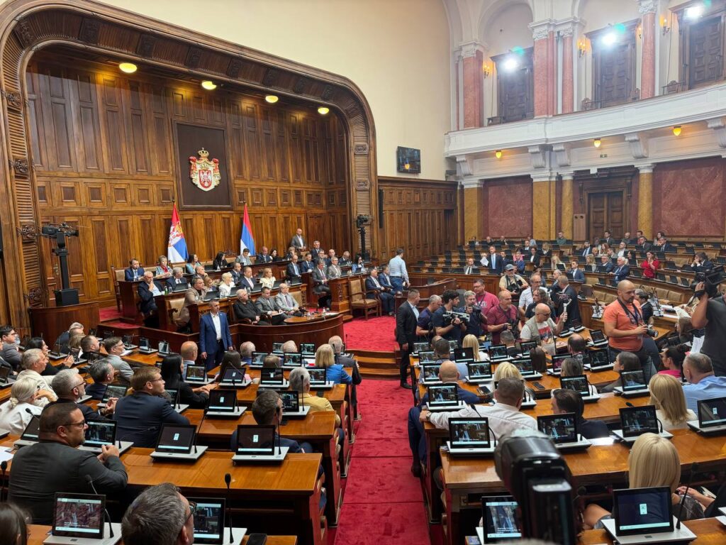 Danas sednica o Vladi, opozicija ne smatra da će joj biti izglasano nepoverenje