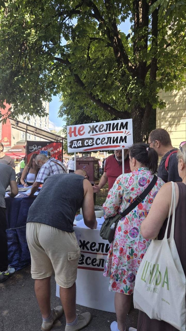 Potpisivanje peticije u Zaječaru.