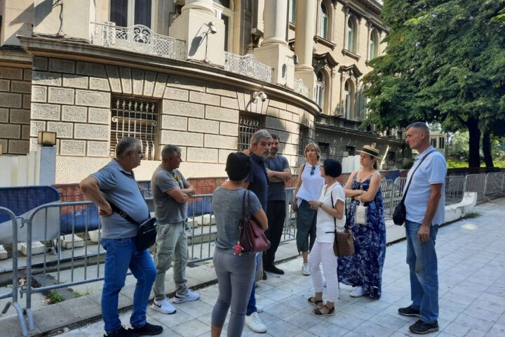 Predstavnici sindikata ispred Predsedništva