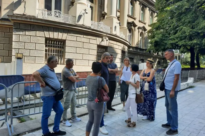 Predstavnici sindikata ispred Predsedništva