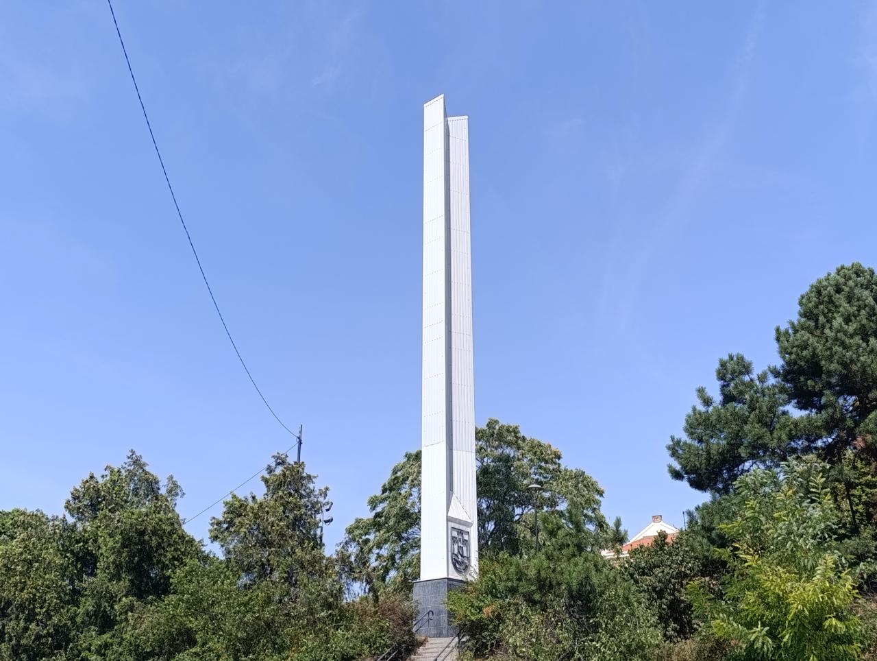Obelisk podignut povodom prvog samita Pokreta nesvrstanih u Beogradu