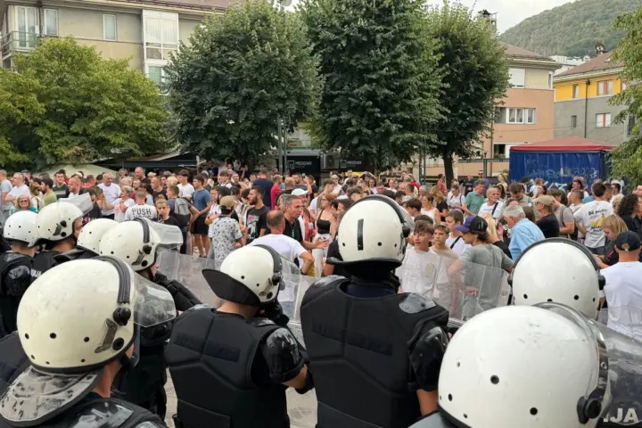 Kordon policije u Užicu