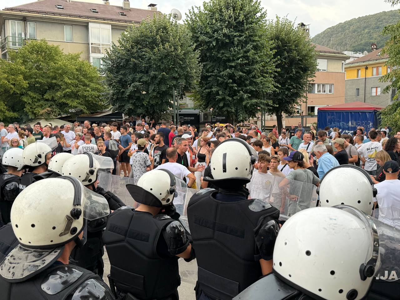 Kordon policije u Užicu