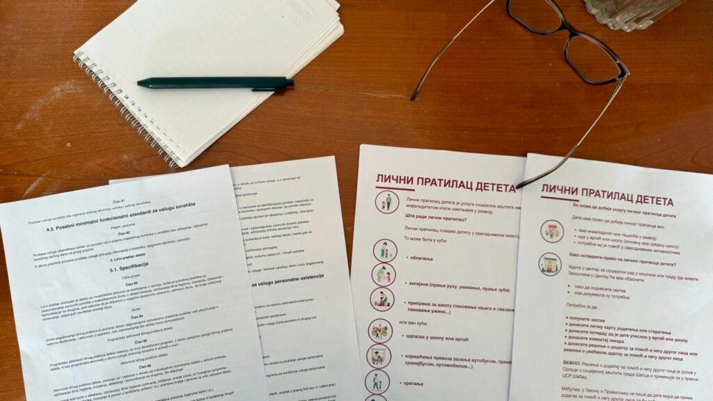 Serijal „Politika odozdo“: Centri za socijalni rad u Zrenjaninu i Šapcu, u saradnji sa osobama sa invaliditeom, pripremili dokumenta na „lakom jeziku“